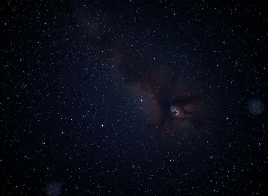 Estelar localizado na constelação de Touro